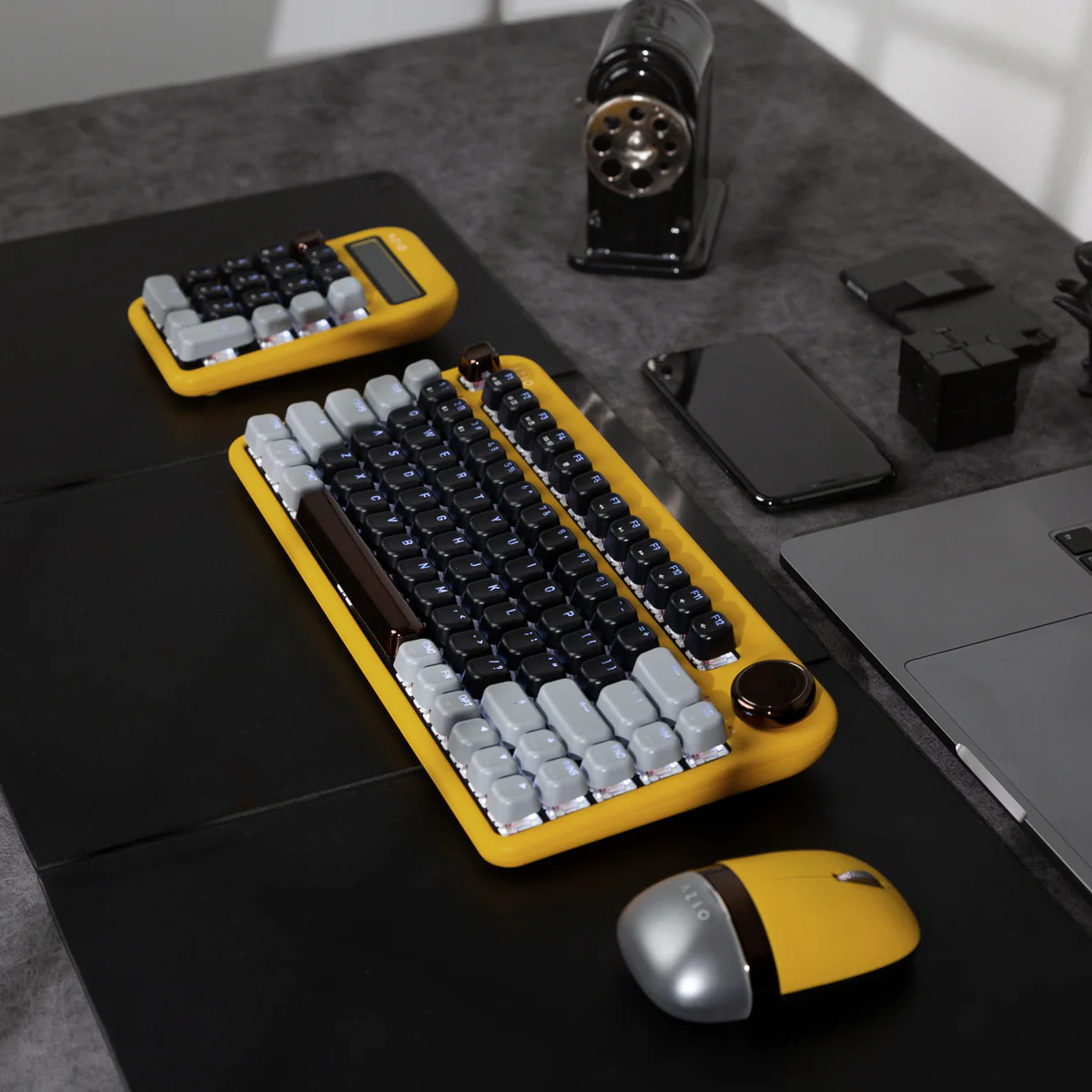 IZO Wireless Keyboard (Red Switch) - Image 15