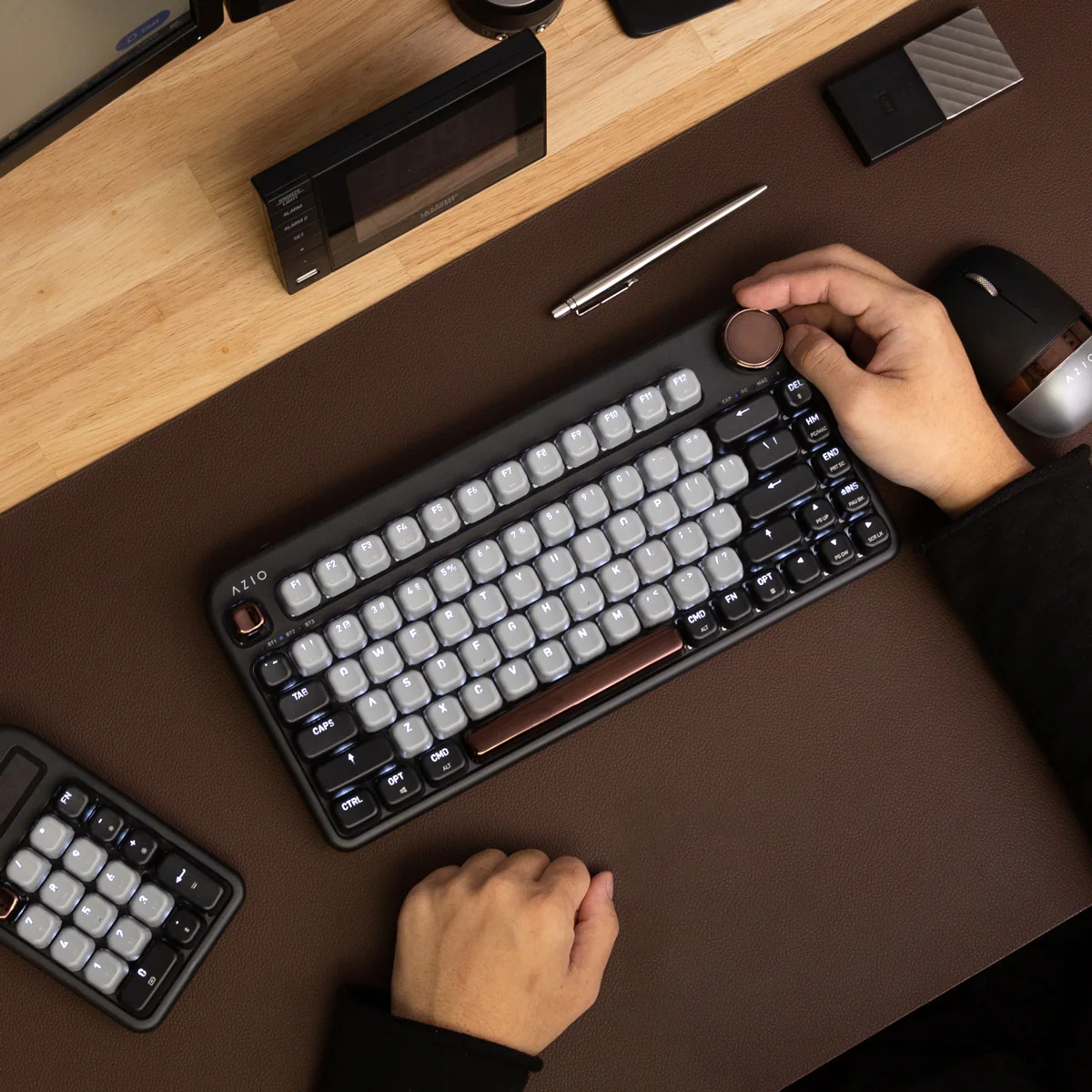 IZO Wireless Keyboard (Red Switch) - Image 3