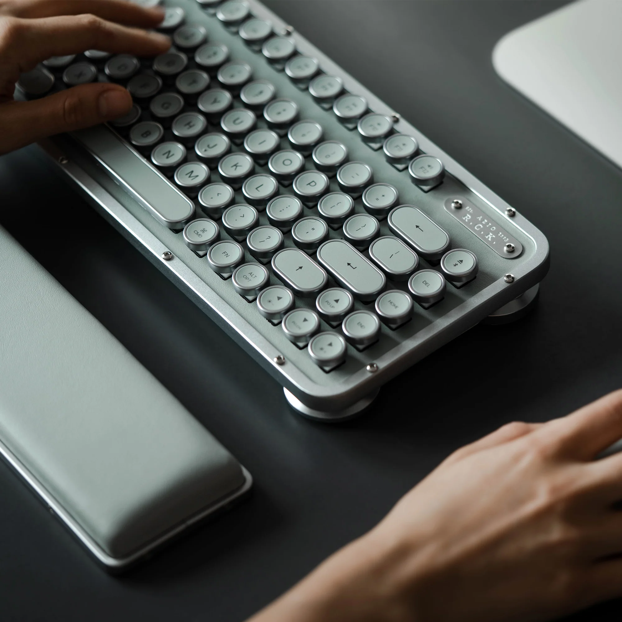 Retro Compact Keyboard Limited Ed Set - Image 7